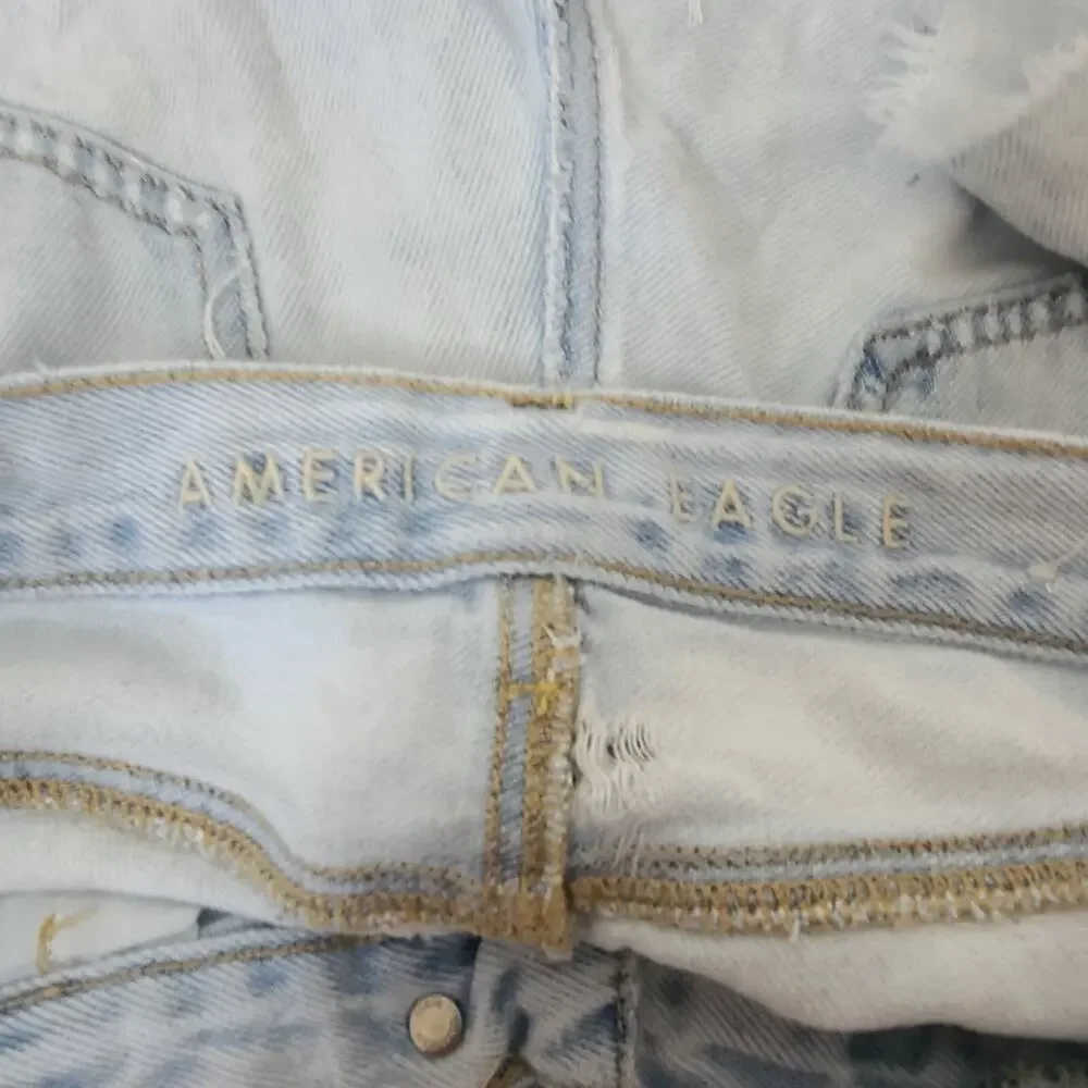 American Eagle Jean Shorts Women SZ 0 Mom Denim Blue Distressed Cut Off Festival